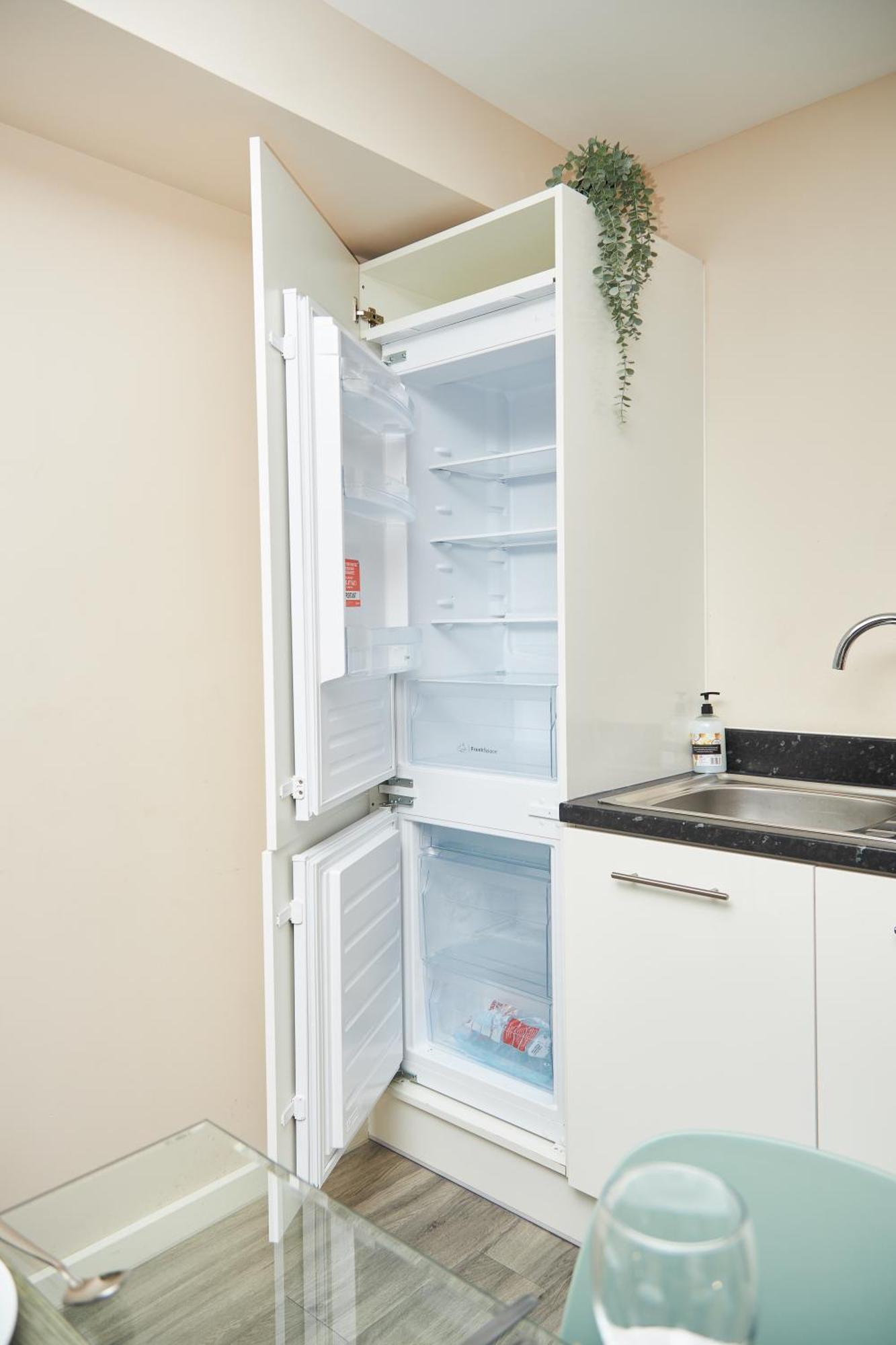 Deluxe And Cozy Two Bedroom With 1 Bathroom And Open Balcony Manchester Exteriör bild