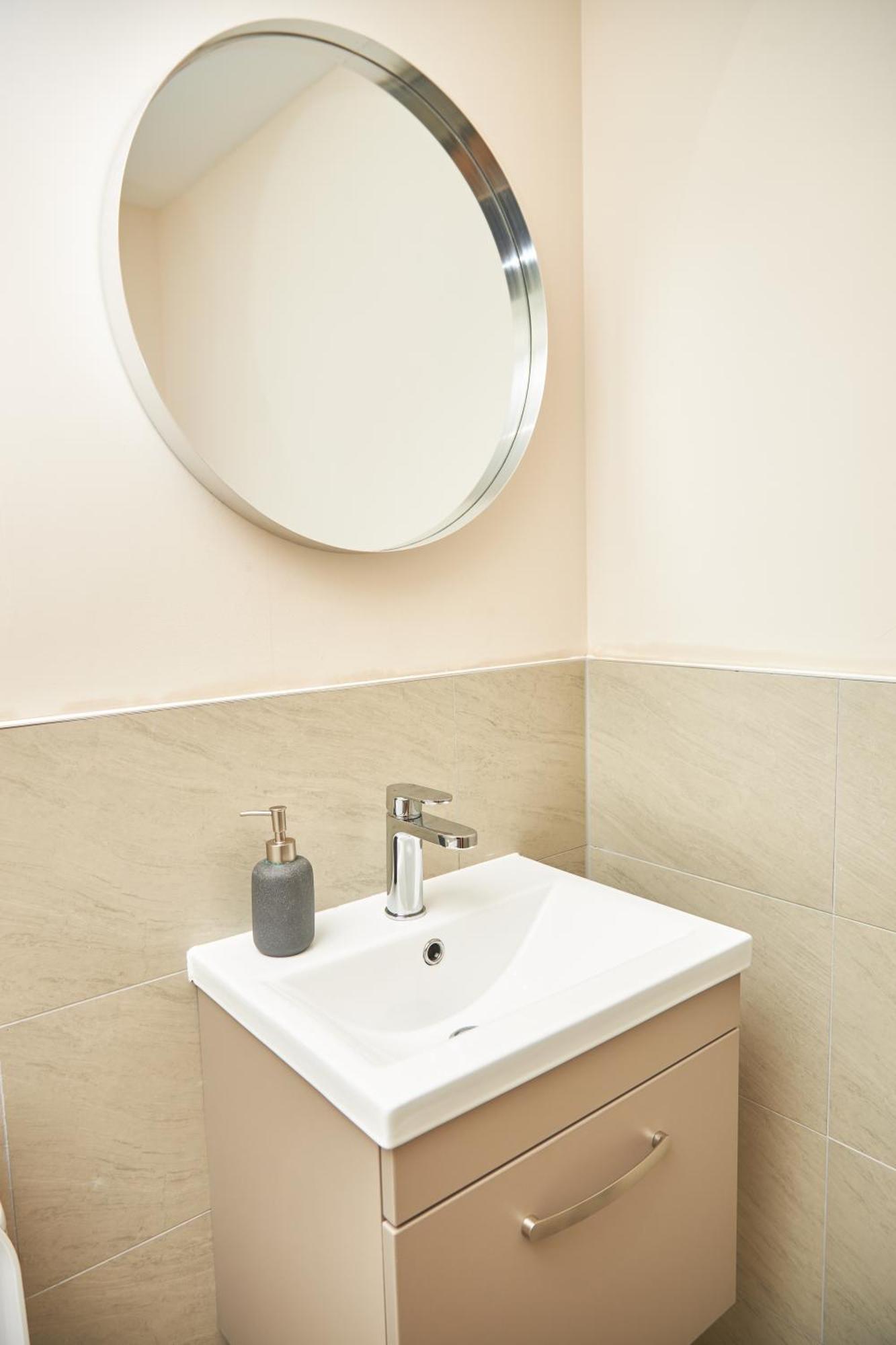 Deluxe And Cozy Two Bedroom With 1 Bathroom And Open Balcony Manchester Exteriör bild