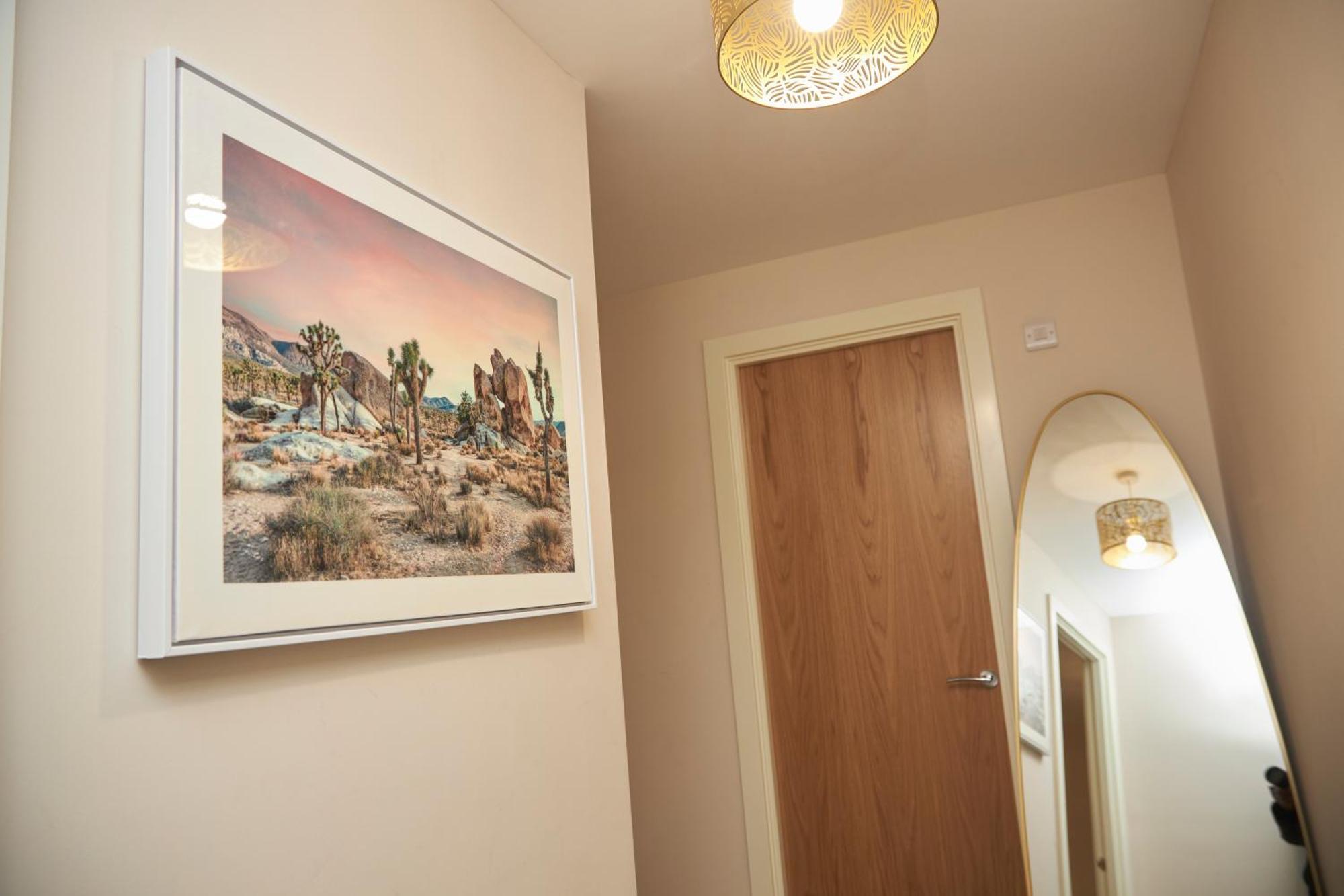 Deluxe And Cozy Two Bedroom With 1 Bathroom And Open Balcony Manchester Exteriör bild